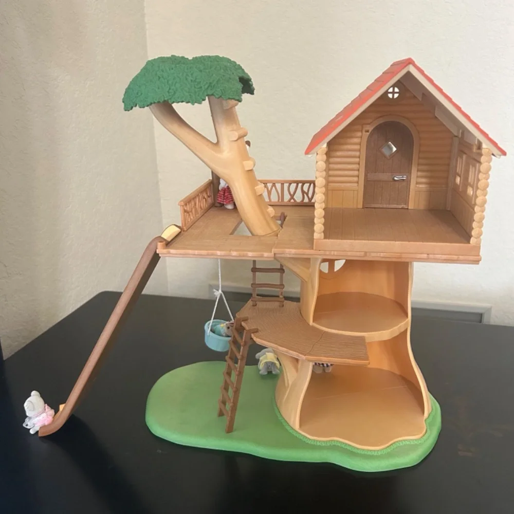 Calico Critter Family Epoch Lively Tree with Family - Picture 8 of 12